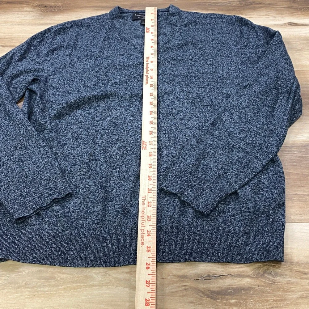 Banana Republic V-Neck Sweater Mens L Minimalist Silk Cashmere Blend Navy Blue